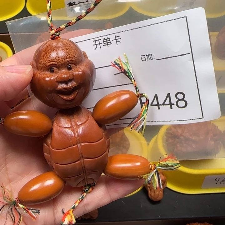 文玩核桃吊坠富贵人