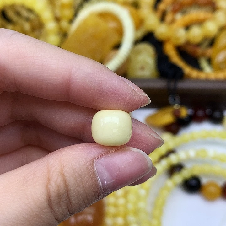 小***洋蜜蜡未镶嵌珠宝奇石