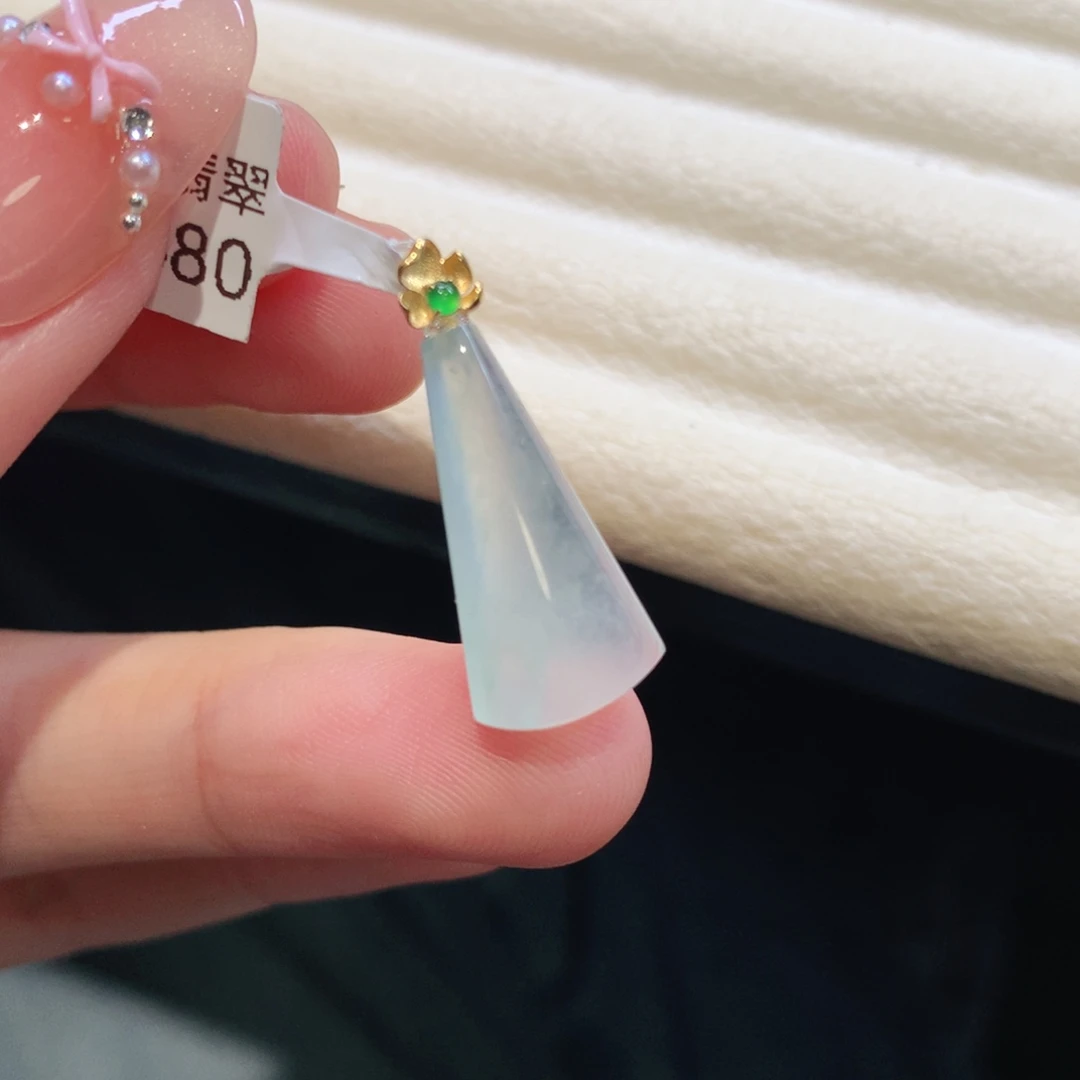 翡翠18K金镶嵌颈饰无事牌