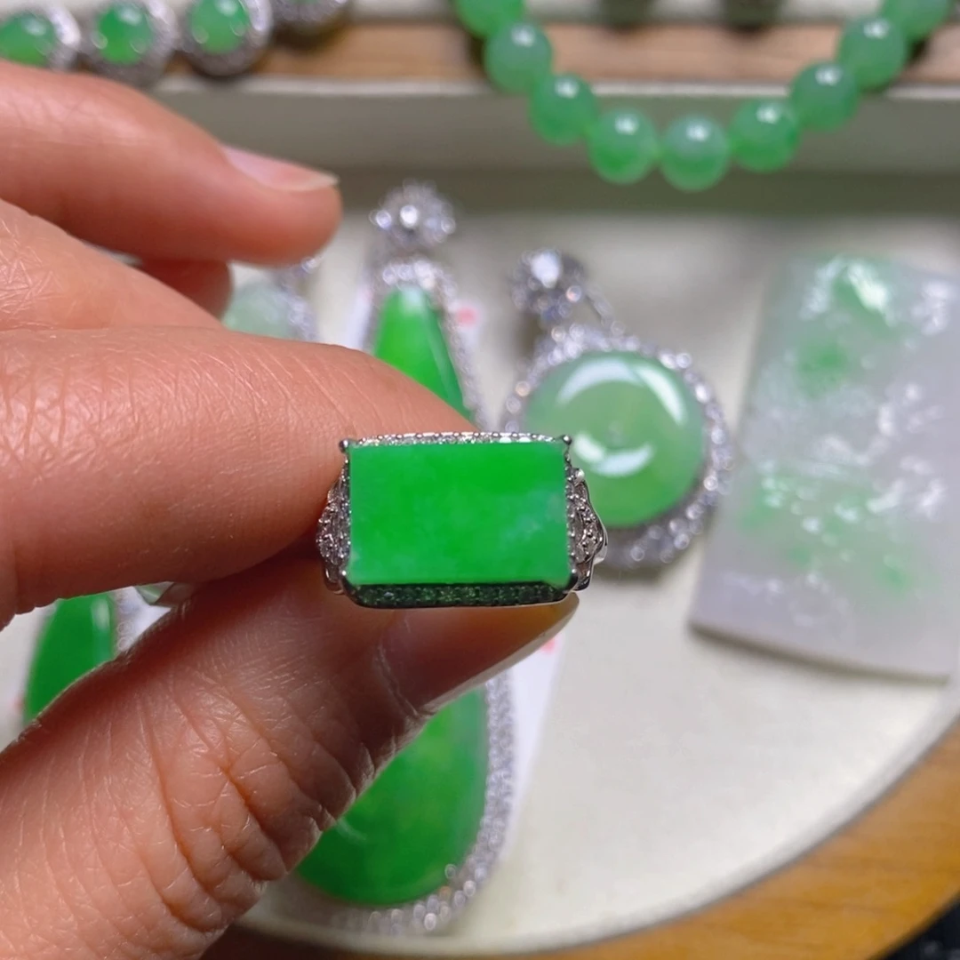 翡翠颈饰银S925镶嵌马鞍女戒