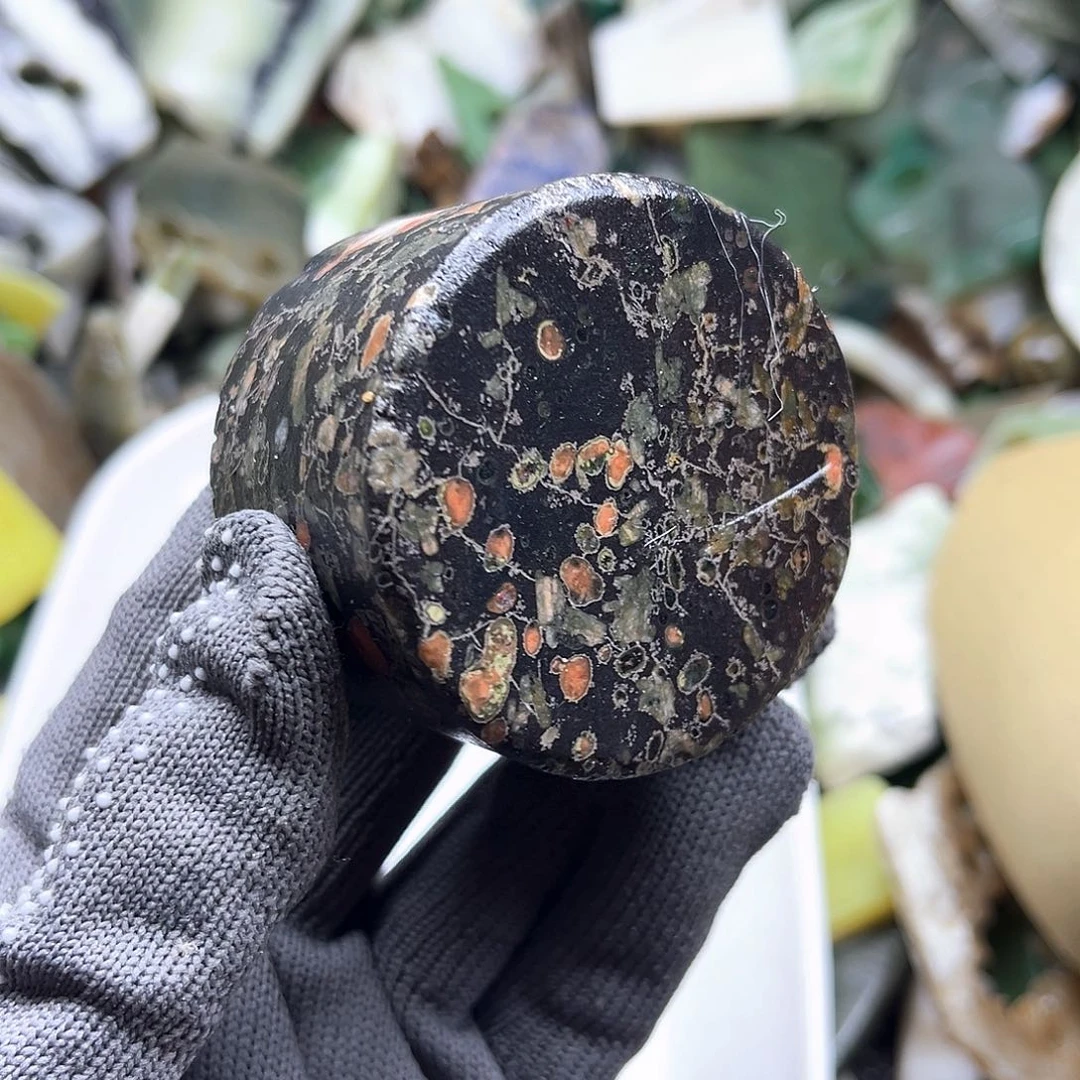 未镶嵌石英质玉（黄龙玉）颈饰