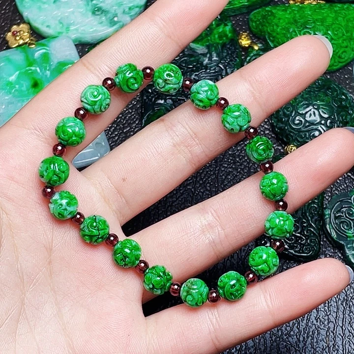 翡翠未镶嵌颈饰多样性