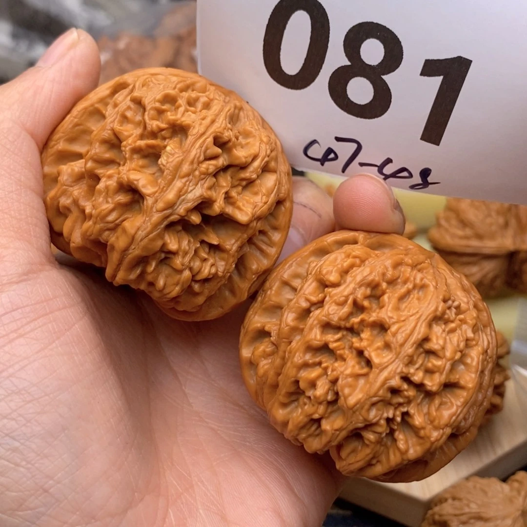 文玩核桃吊坠081号47粗筋