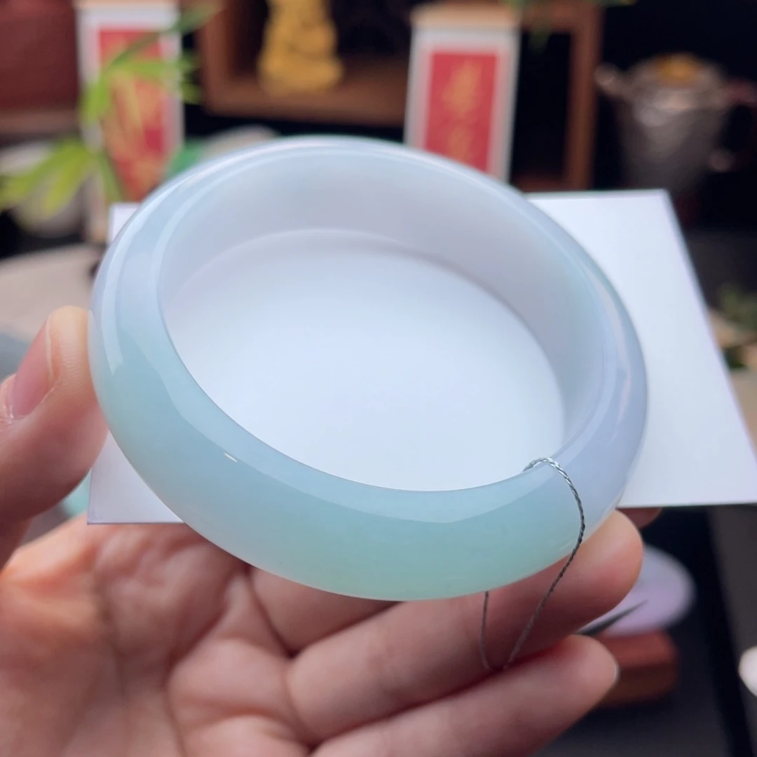 未镶嵌手镯（贵妃镯）翡翠