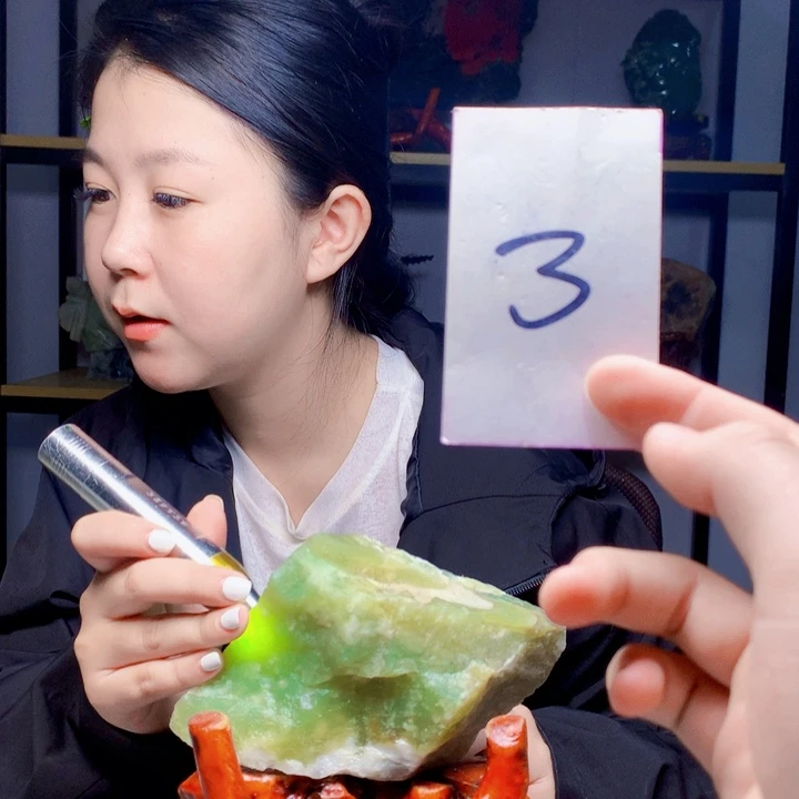 未镶嵌蛇纹石玉1岫玉