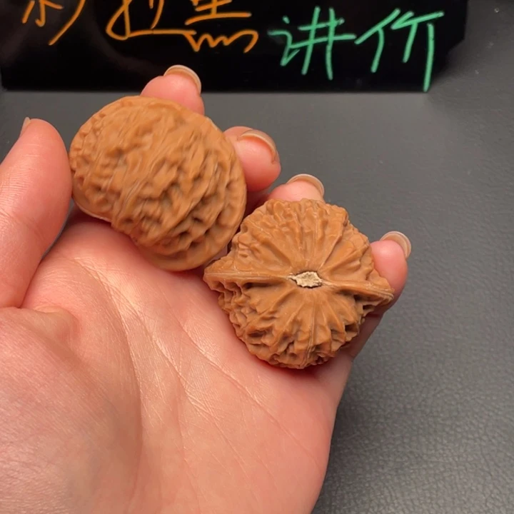 用***6把件文玩核桃42尺寸宫灯
