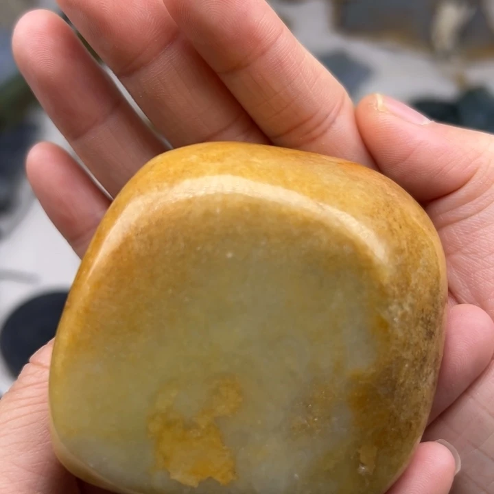 翡翠颈饰未镶嵌毛料