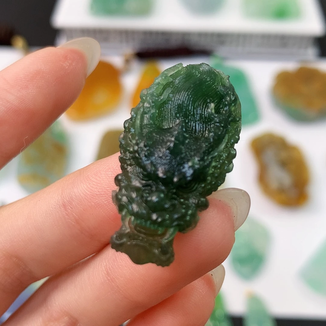 定制翡翠未镶嵌龙头