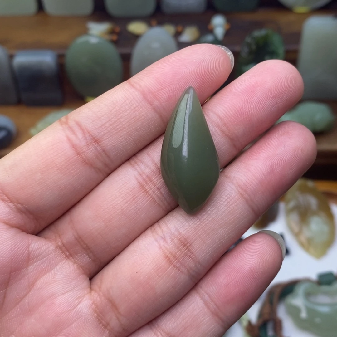 和田玉未镶嵌颈饰有棉点介意慎拍