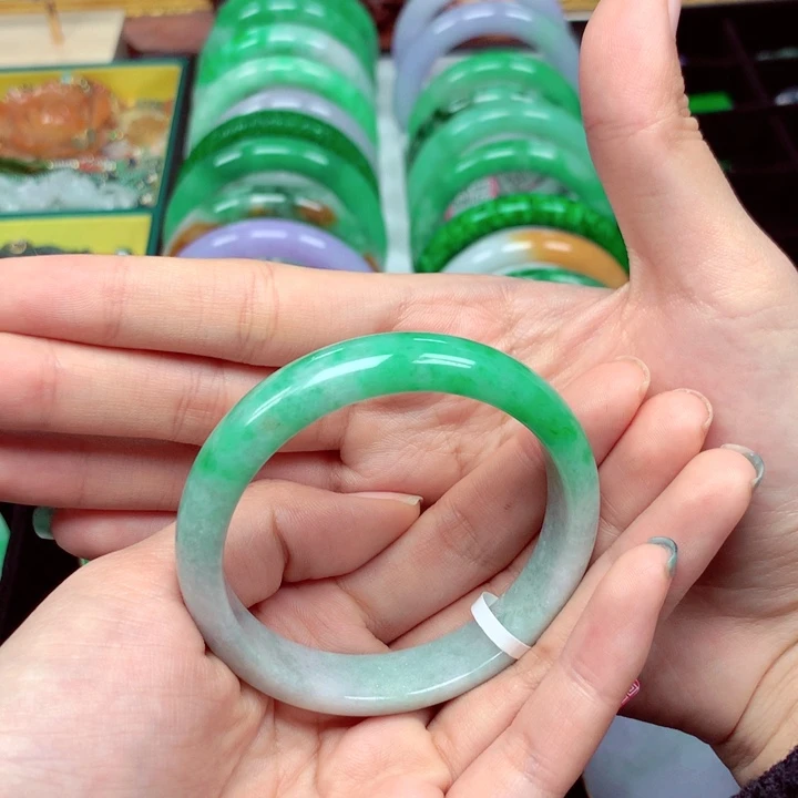 翡翠未镶嵌手镯翡翠