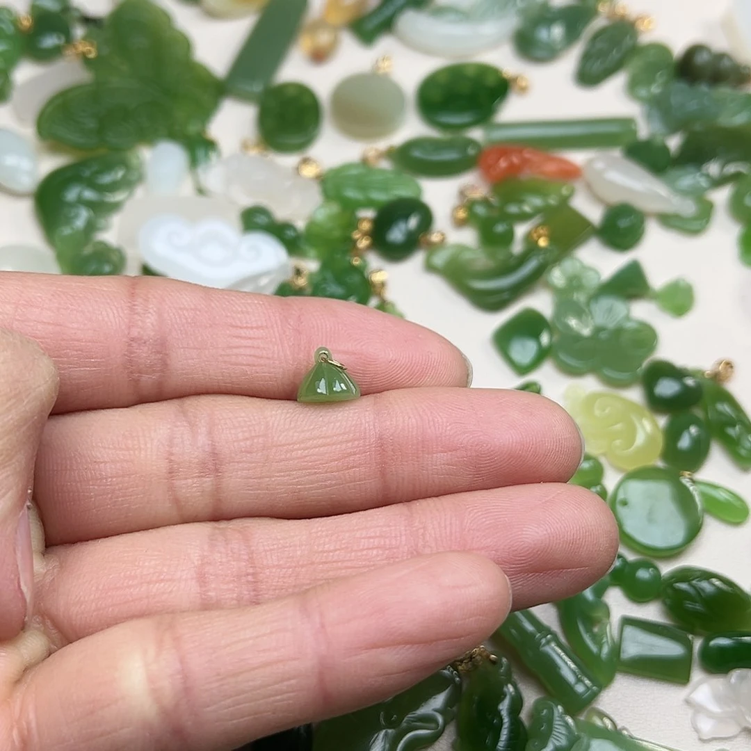 和田玉（碧玉）玉坠18K金镶嵌子*