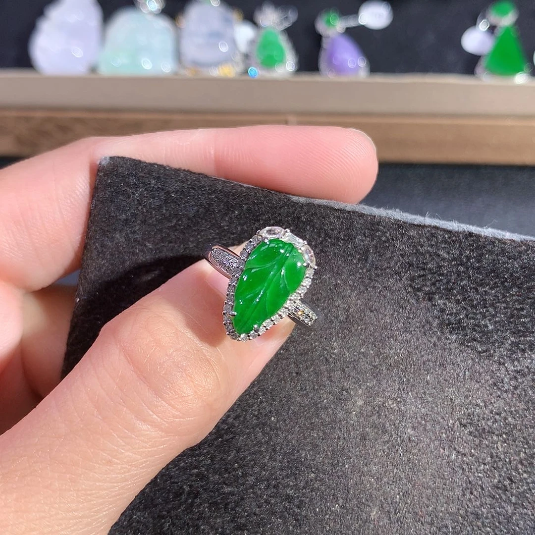 翡翠戒指18K金镶嵌树叶