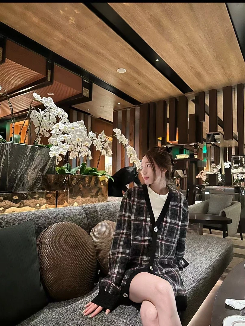 2025S 十字架格纹针织开衫外套