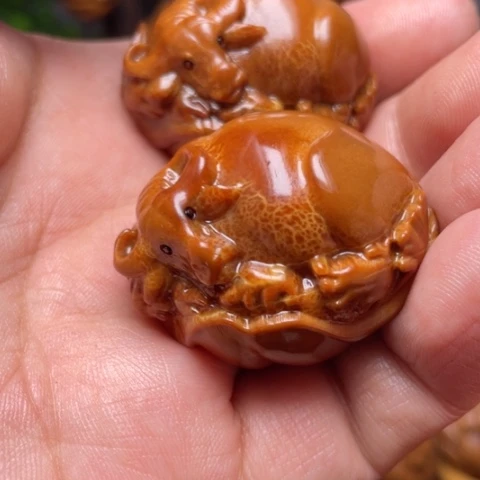 橄榄核把件牛手球一对3.4左右