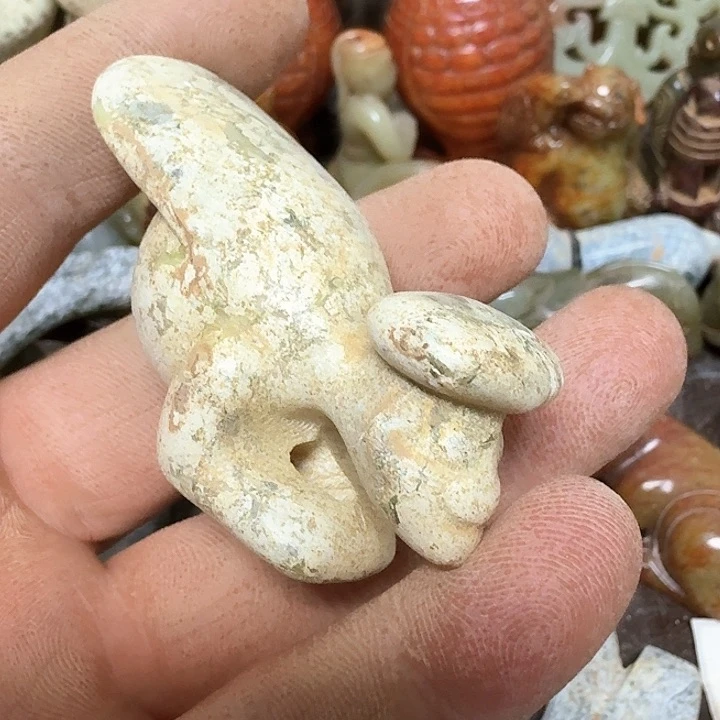 透闪石-蛇纹石玉颈饰未镶嵌