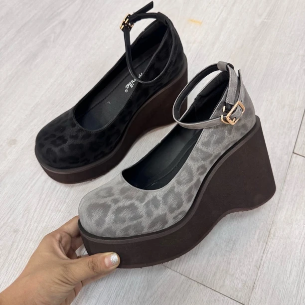 8266-3【建议拍大一码】黑色防水台跟鞋欧美坡跟浅口圆头单鞋防水