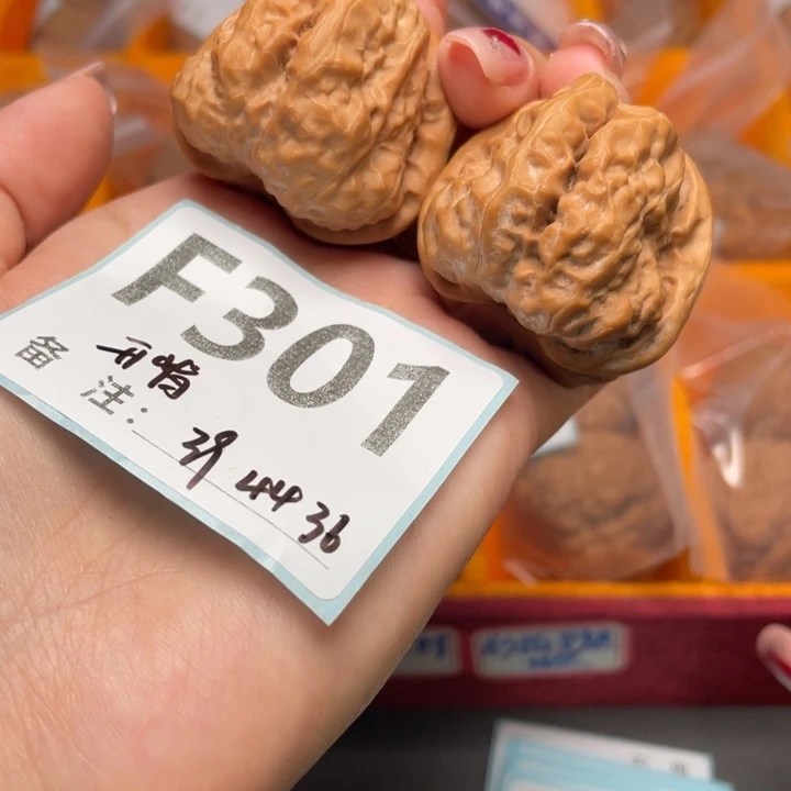 文玩核桃把件四开背39 44 36