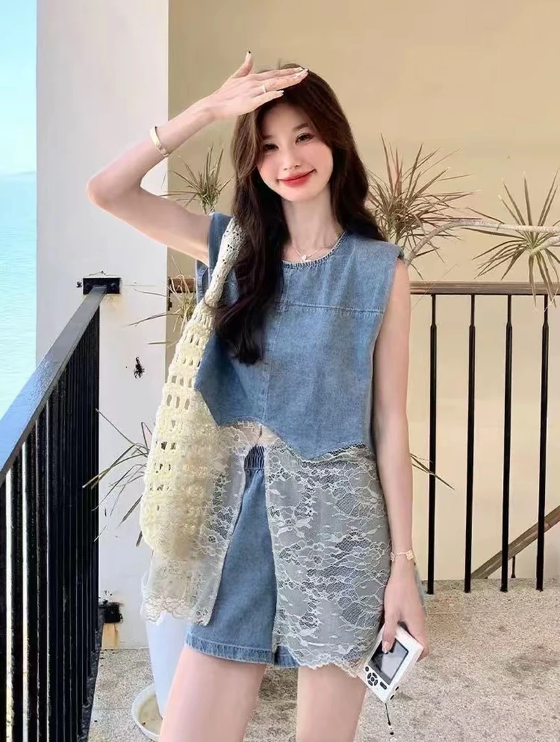 【运补5-8】蓝色牛仔套装女休闲小众设计感蕾丝拼接马甲短裤两件套