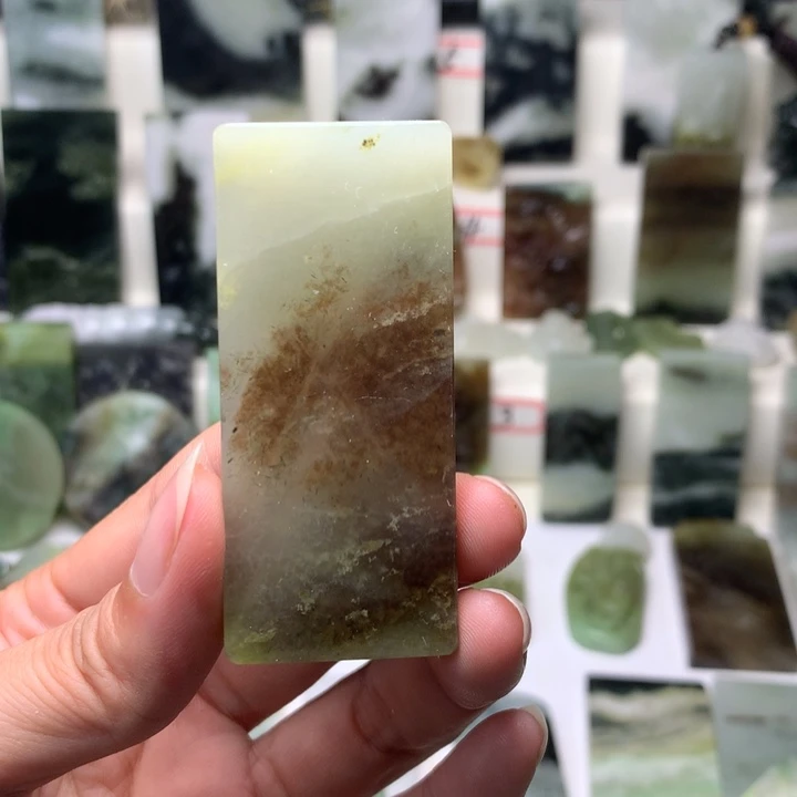 L***n独山玉未镶嵌颈饰