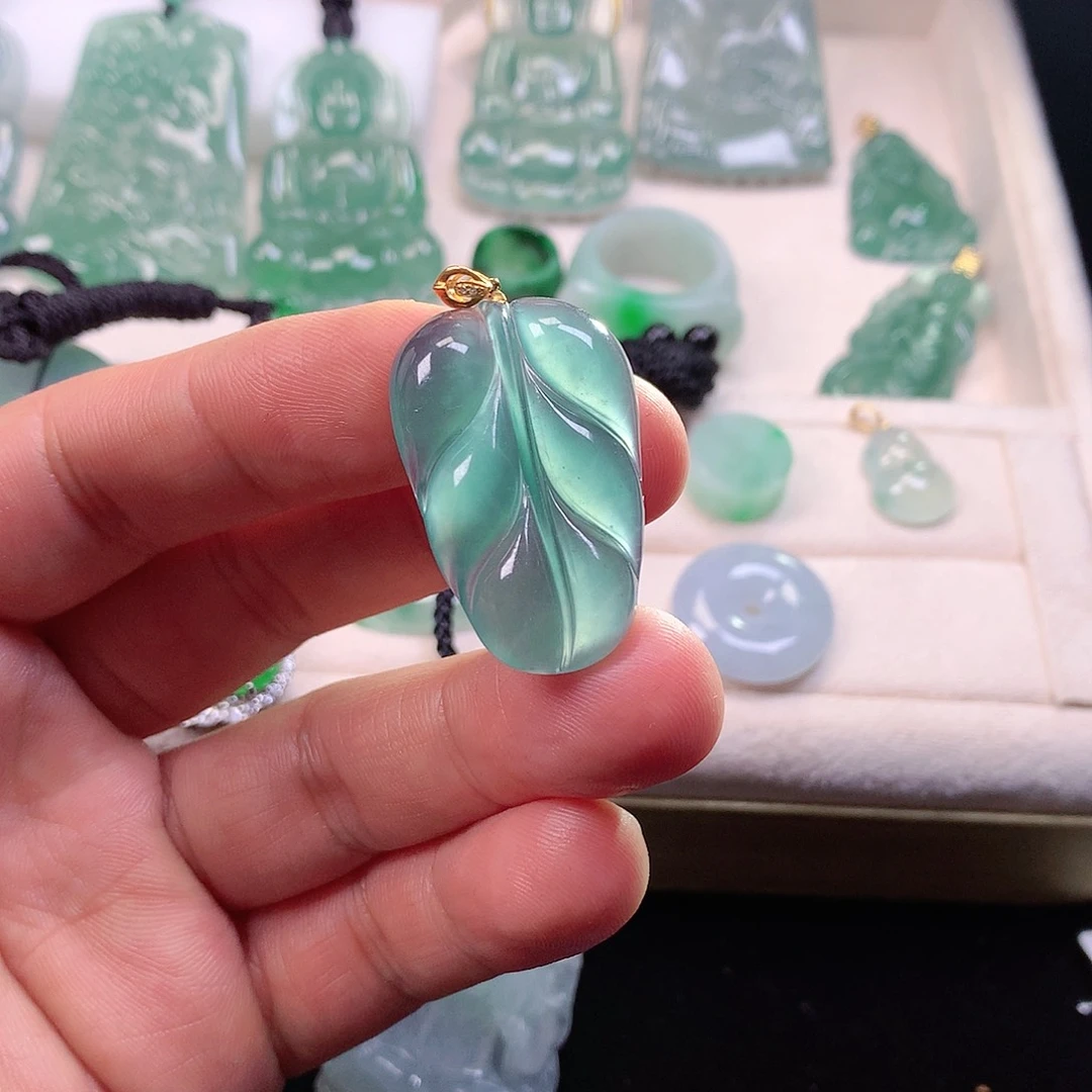 翡翠颈饰18K金镶嵌翡翠