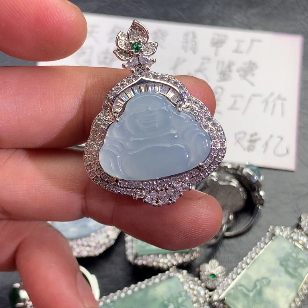 翡翠颈饰未镶嵌佛公