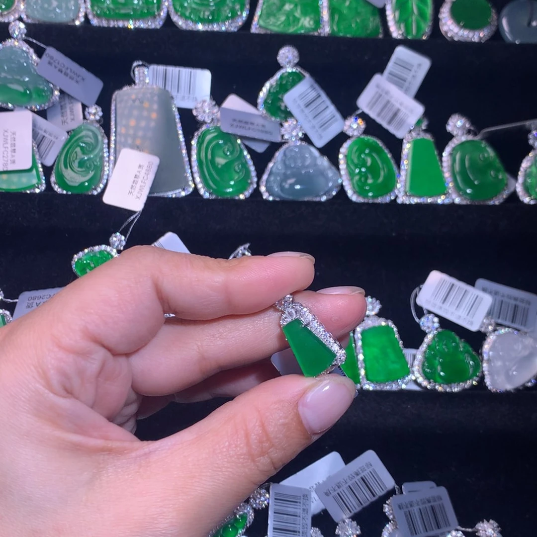 【闪购商品】颈饰银S925镶嵌翡翠