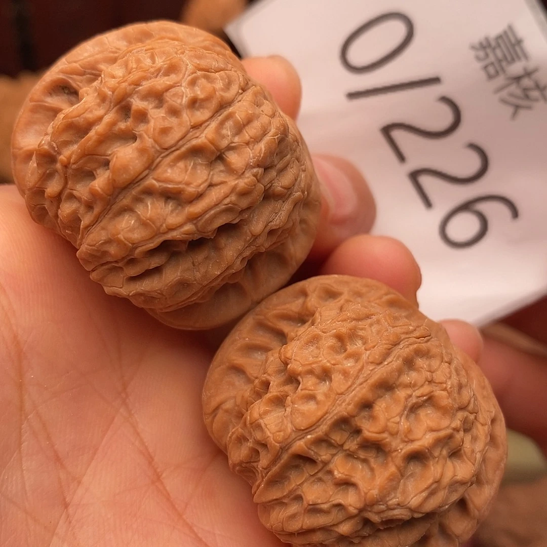 文玩核桃把件36血麒麟