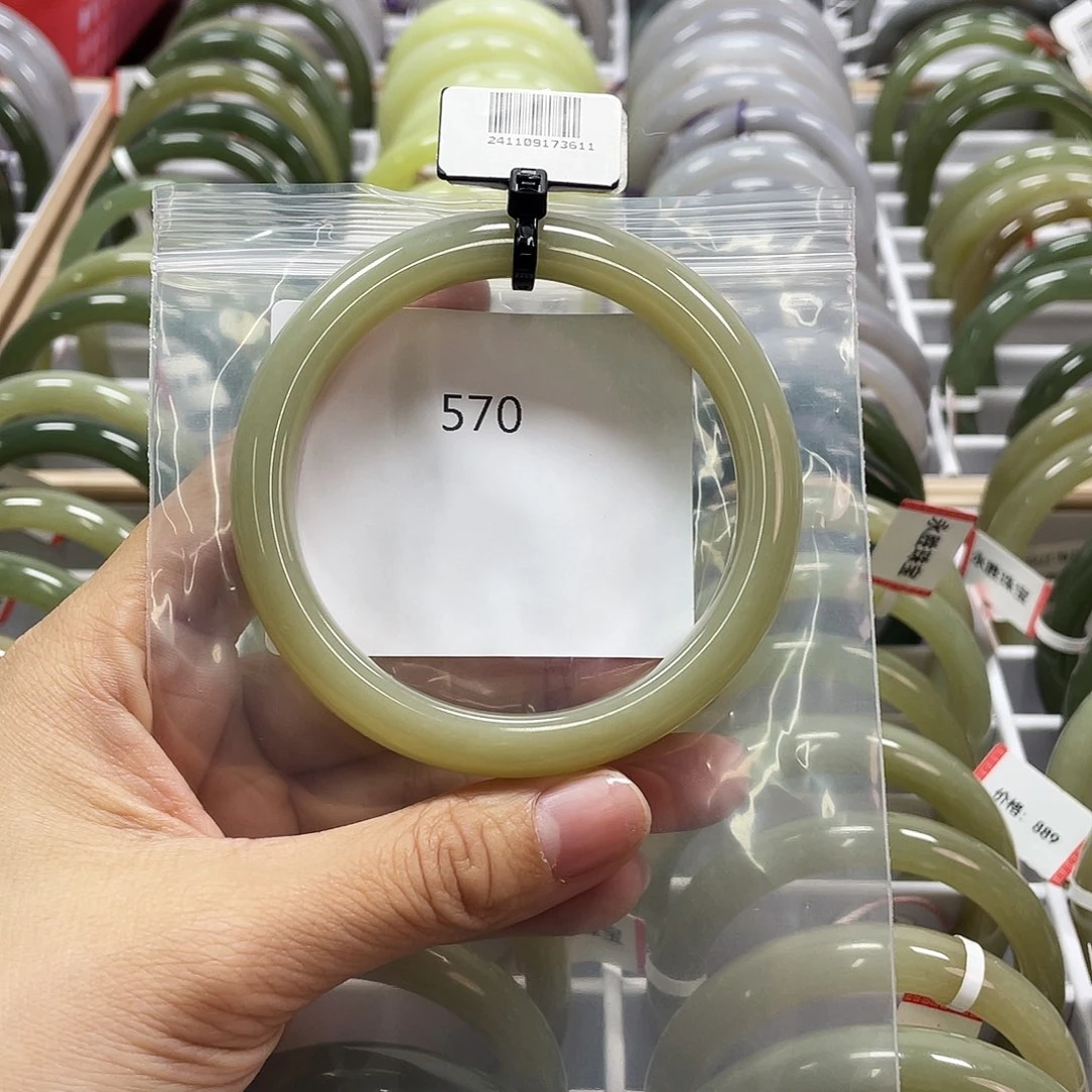 和田玉（糖玉）手镯未镶嵌尚****）570圈口61