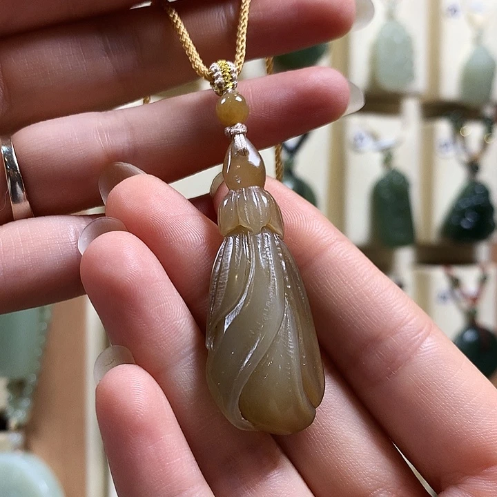 颈饰未镶嵌和田玉你*