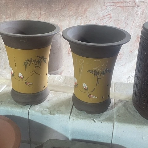 中国宜兴紫砂花盆，