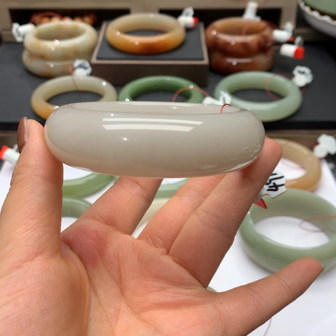 未镶嵌手镯石英质玉