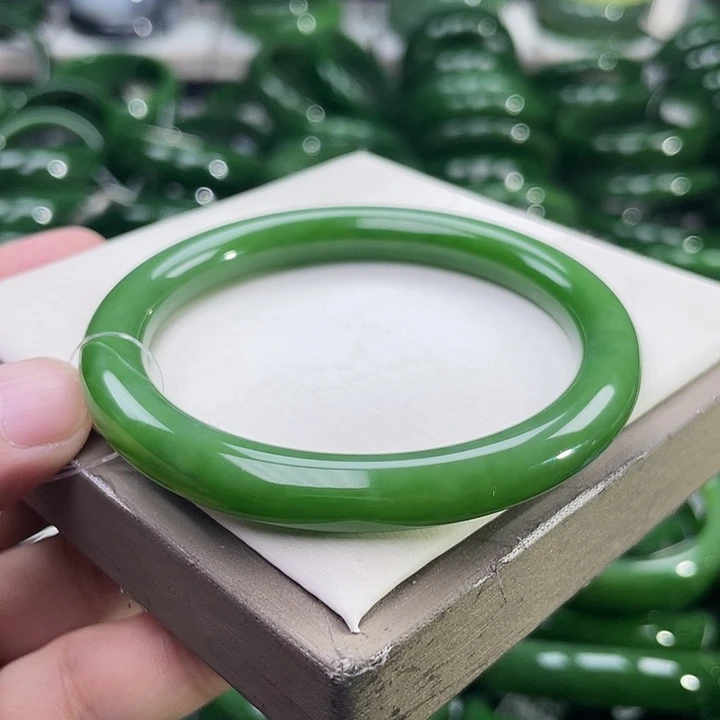 未镶嵌手镯和田玉（碧玉）