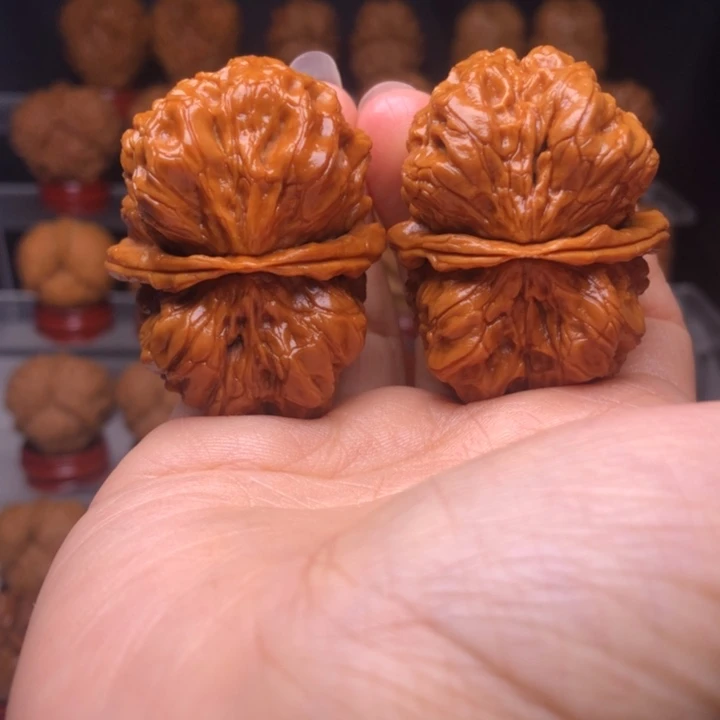文玩核桃吊坠25磐石鬼脸