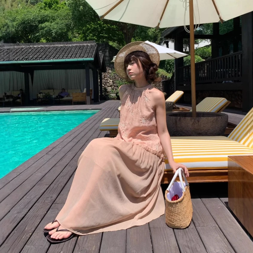 06.16NEW OPEN 25夏季款法式海边度假风网纱提花无袖挂脖连衣裙女