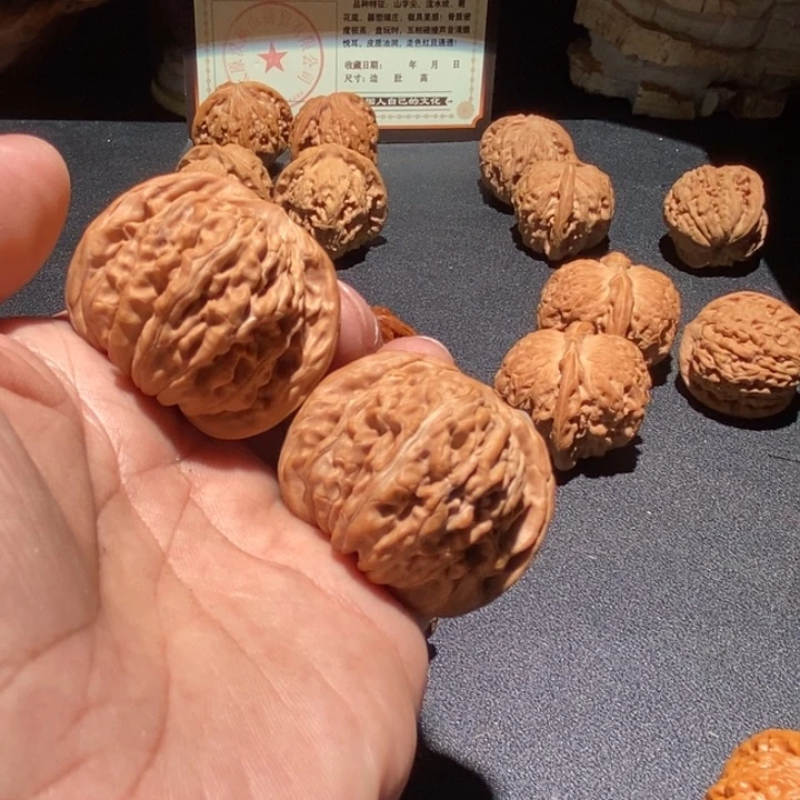 文玩核桃吊坠北****。四座楼