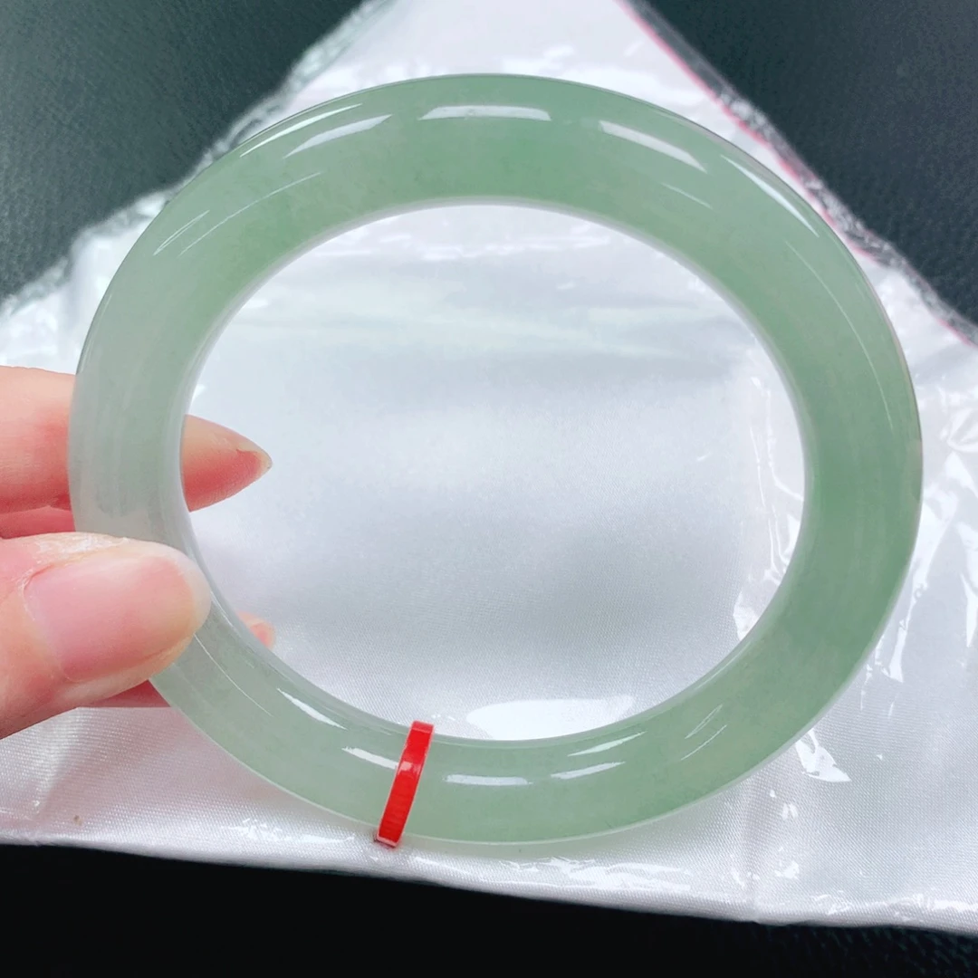 翡翠手镯未镶嵌59圈