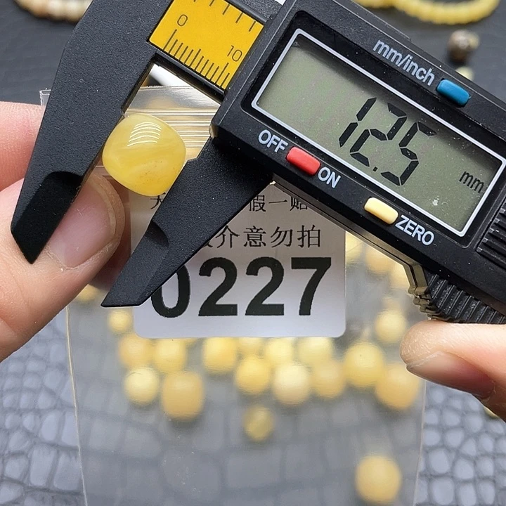 蜜蜡未镶嵌珠宝奇石0227