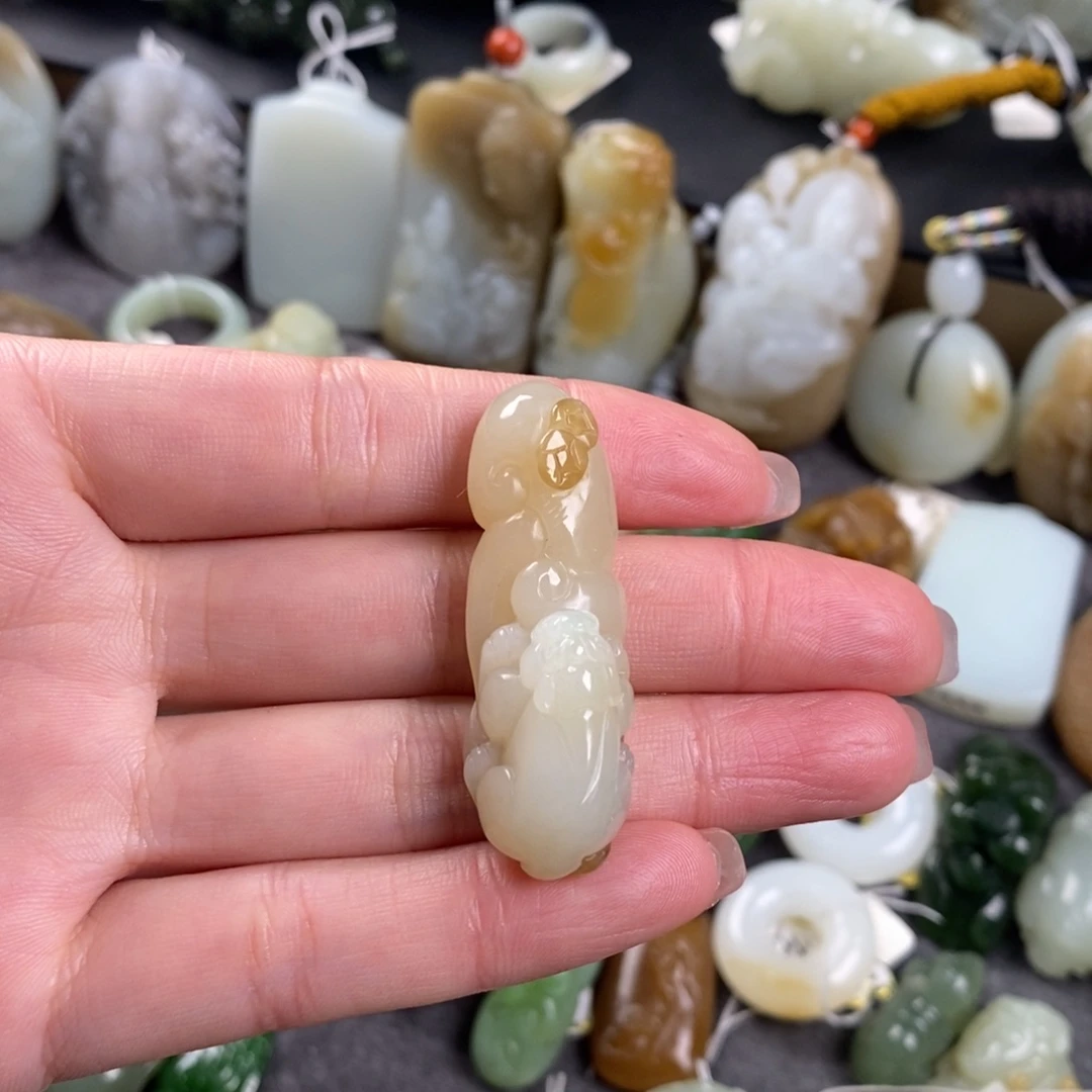 和田玉未镶嵌颈饰