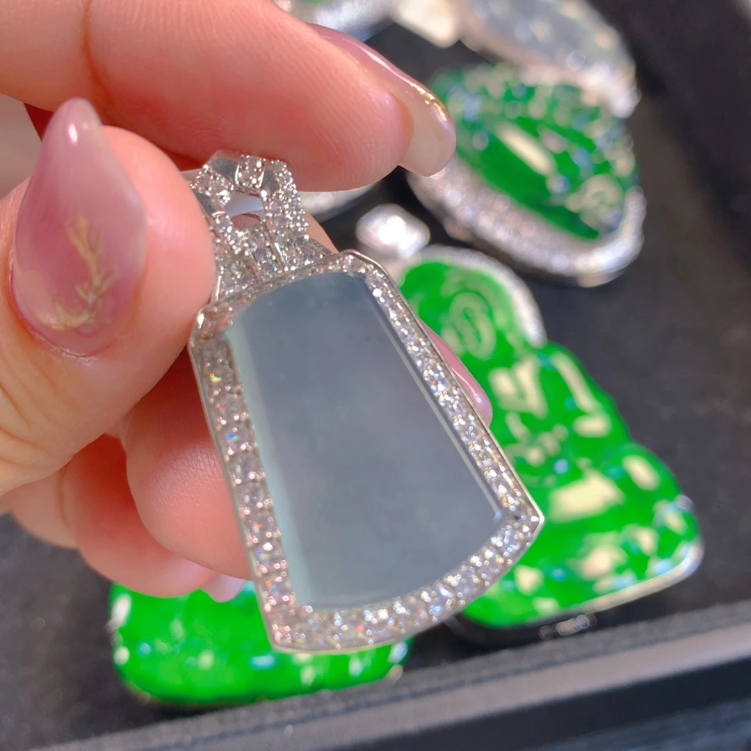 翡翠颈饰未镶嵌翡翠