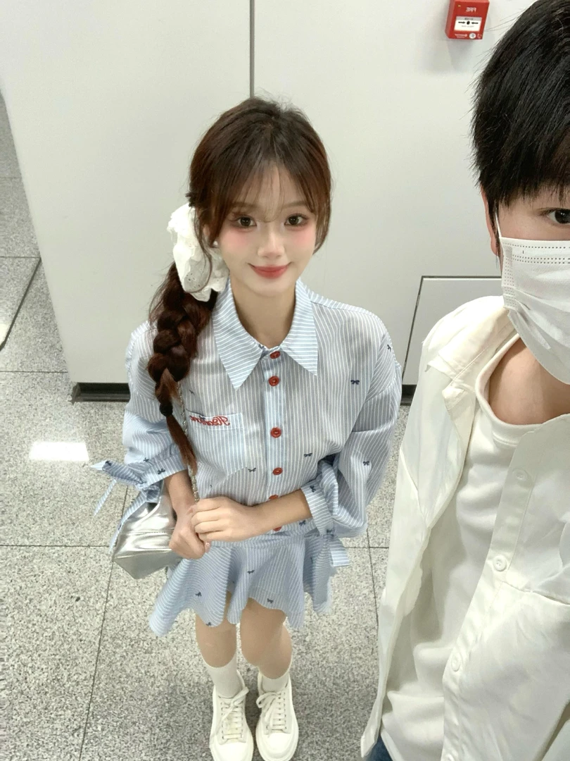 学院风蓝白条纹长袖衬衫裙女春季高级感荷叶边连衣裙收腰百褶短裙