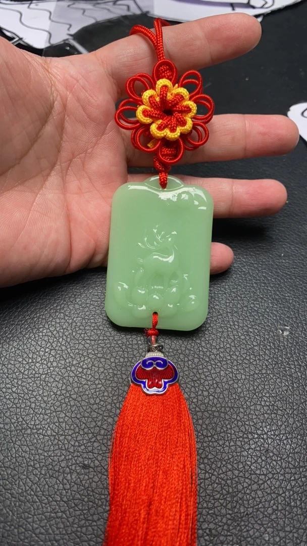 B536 鸭蛋青一鹿平安吊饰