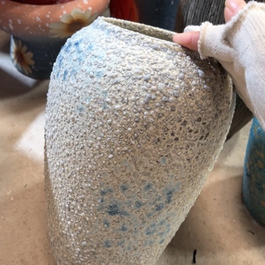 罐默认微瑕，有孔编号18-229