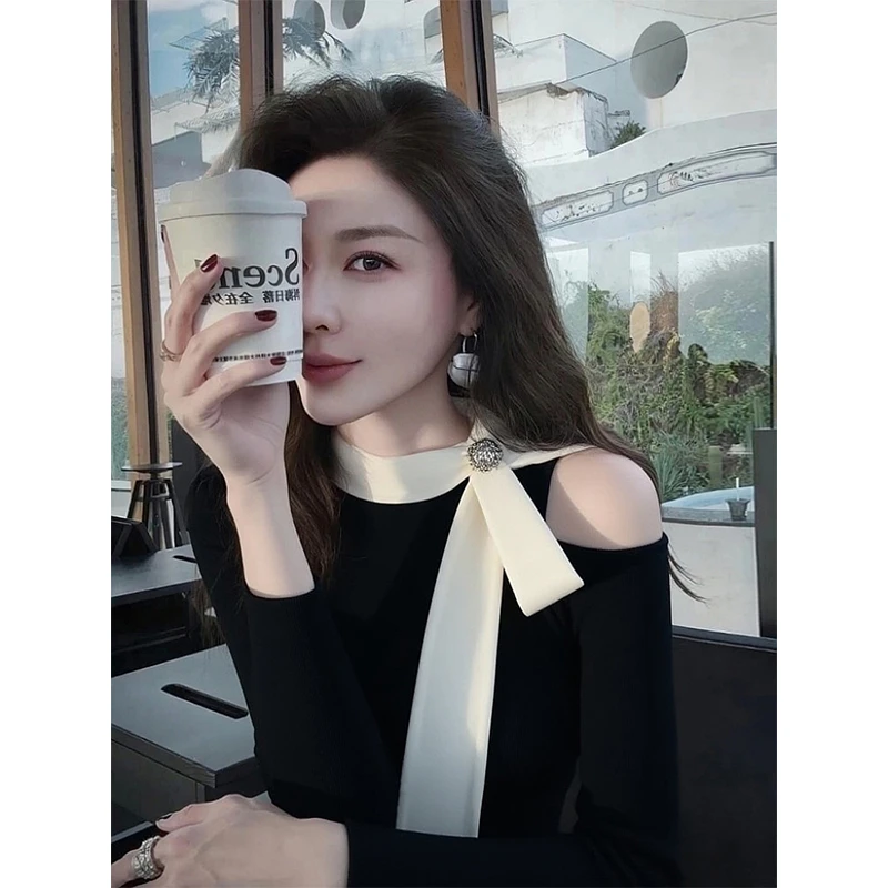 法式轻奢黑色露肩针织打底衫女秋冬季新款内搭设计感绝美长袖上衣