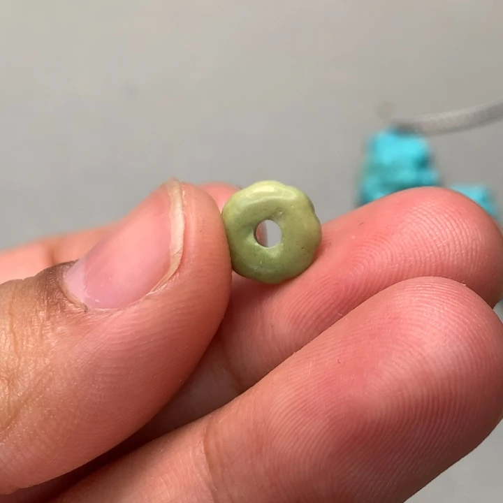 绿松石未镶嵌颈饰