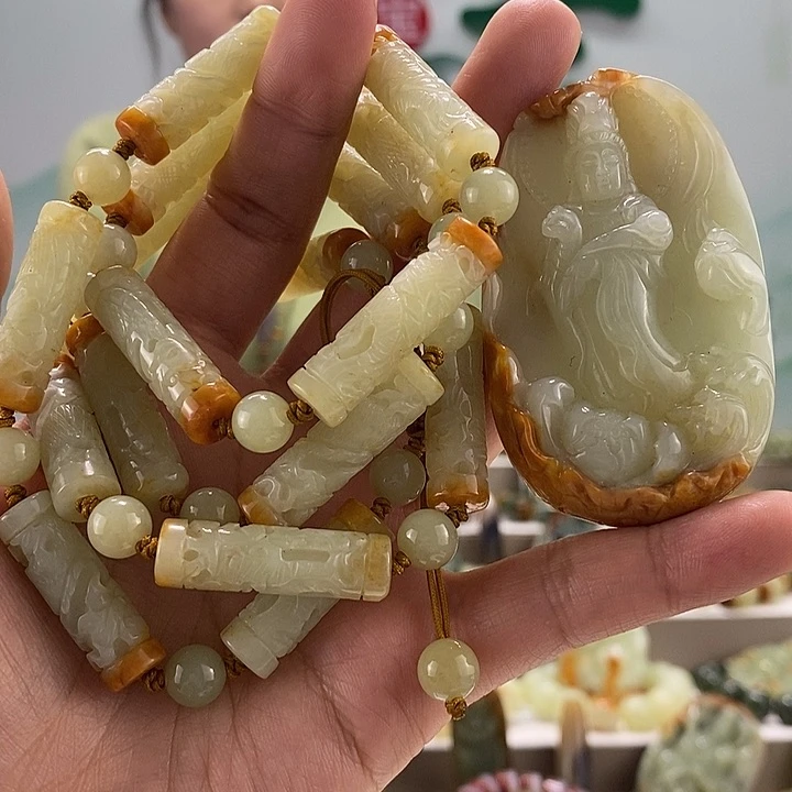 透闪石质玉颈饰未镶嵌阿*猫