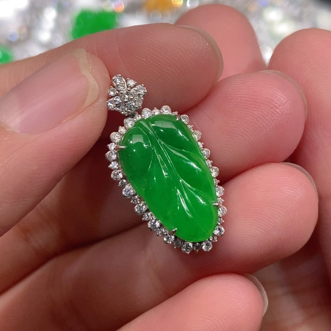 翡翠18K金镶嵌颈饰天然缅甸A货翡翠