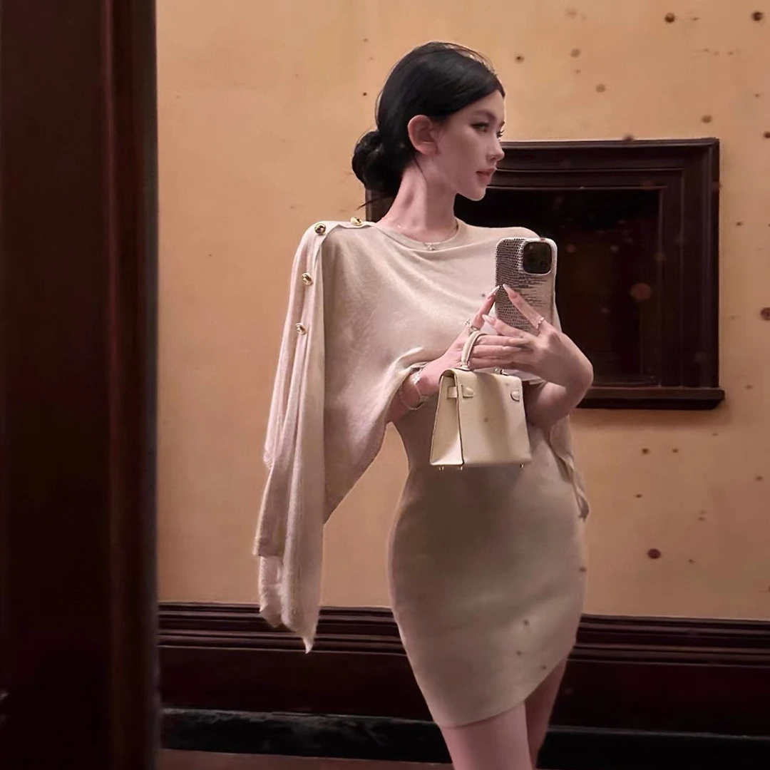 纯欲风短裙不规则假两件斗篷披肩设计修身收腰显瘦包臀连衣裙