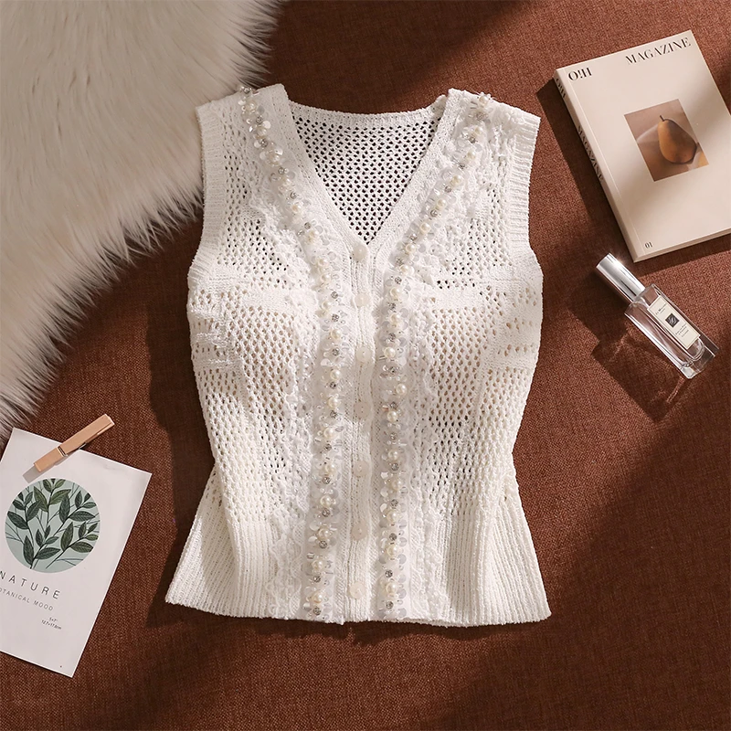 法式V领镂空针织背心女夏季新款领口珠链设计百搭无袖打底上衣