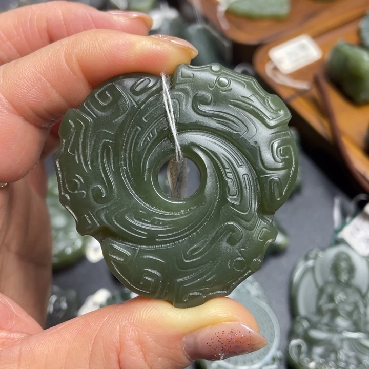 岫岩老玉（透闪石质玉）颈饰未镶嵌