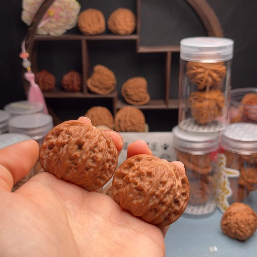 L***x把件文玩核桃磨盘正40